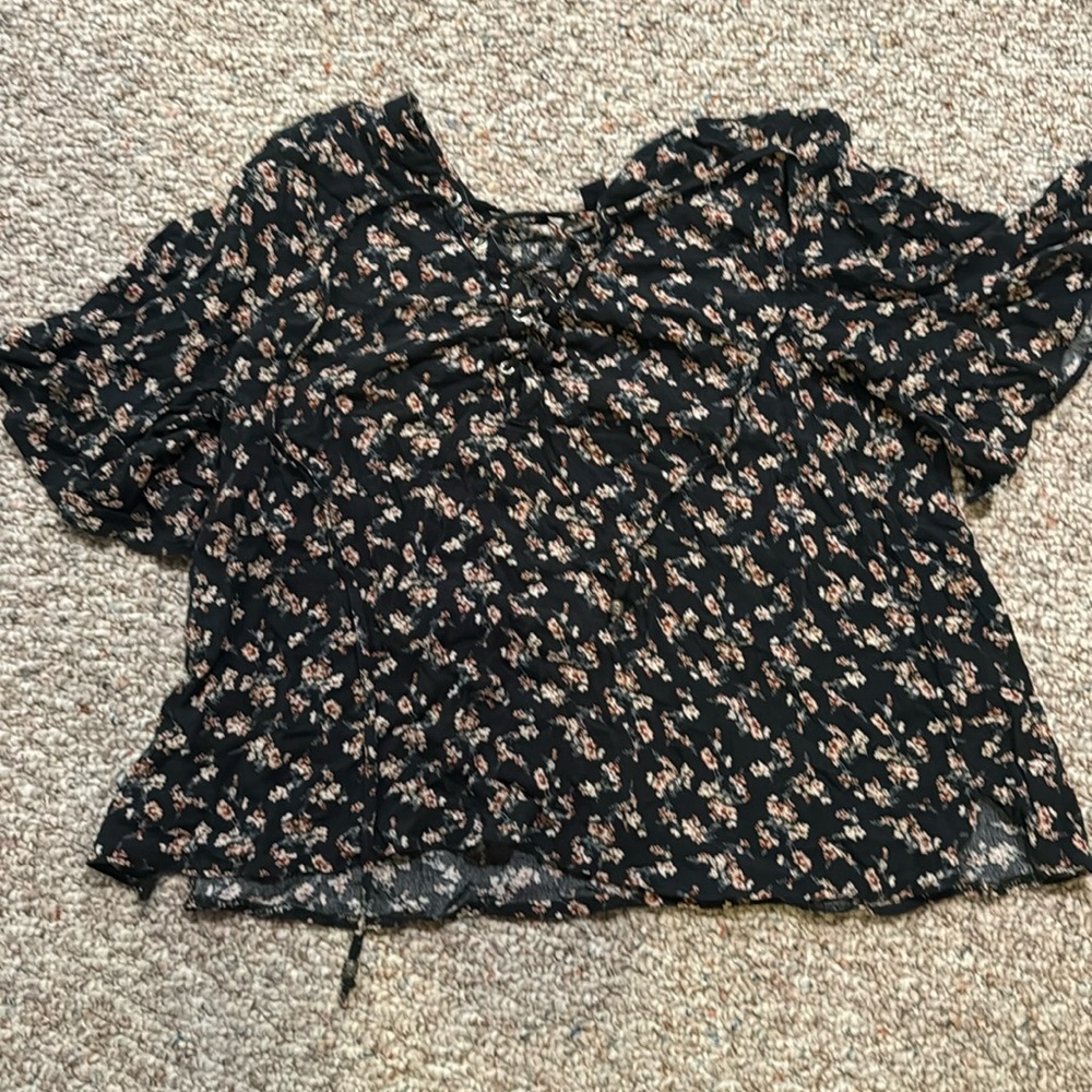 American eagle short sleeve top.